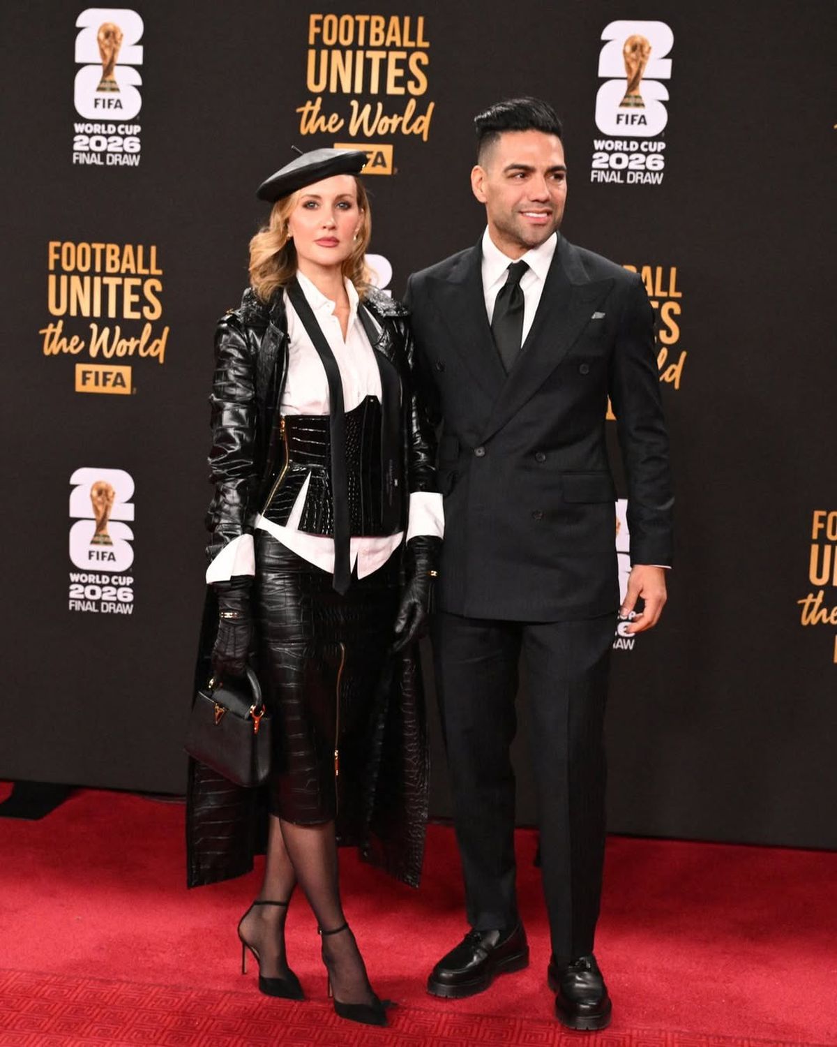 Are 47 de ani, iar ținuta ei transparentă a provocat controverse la tragerea la sorți: „Prea îndrăzneaţă pentru un eveniment fotbalistic”