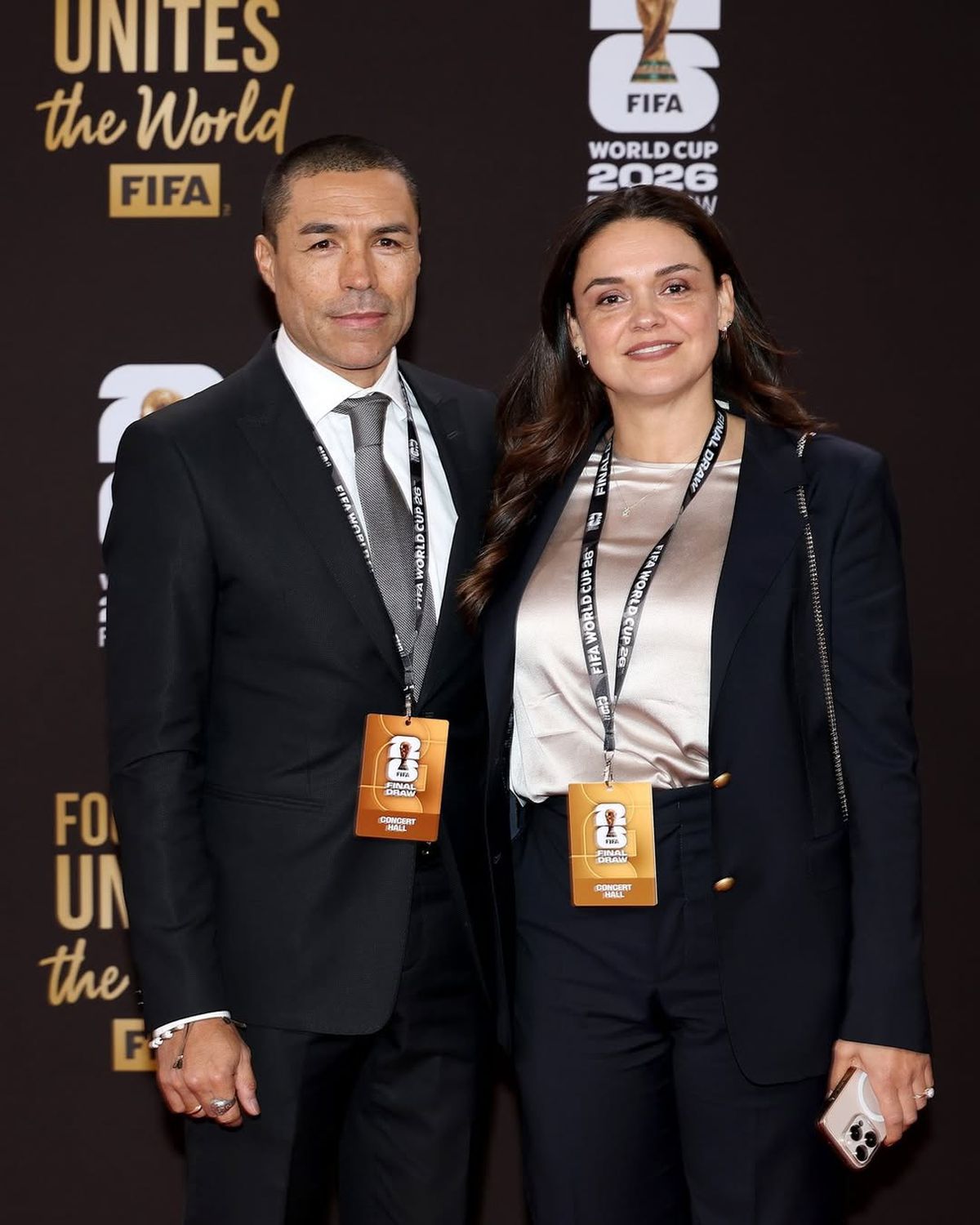 Are 47 de ani, iar ținuta ei transparentă a provocat controverse la tragerea la sorți: „Prea îndrăzneaţă pentru un eveniment fotbalistic”