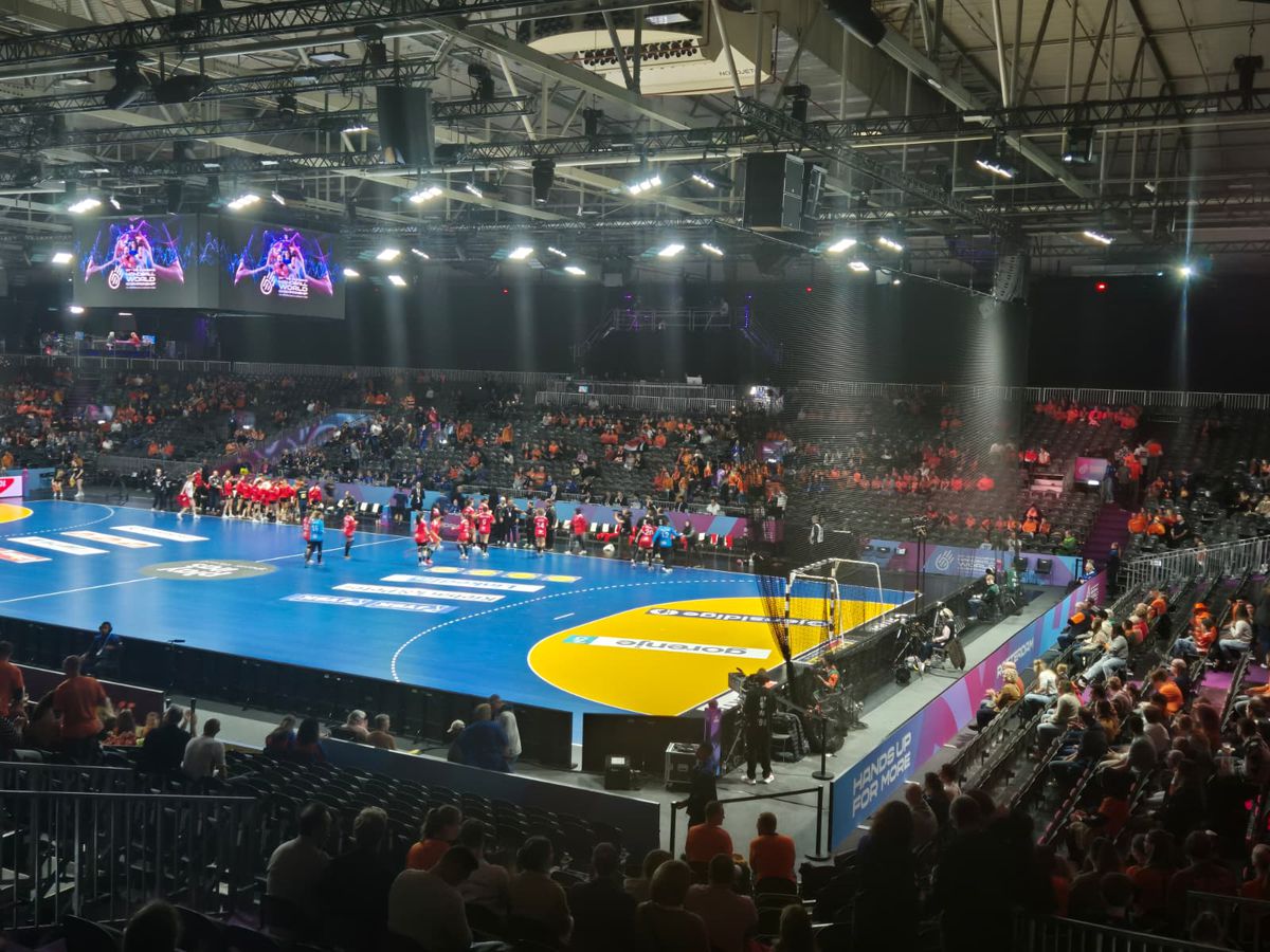 Știm toate naționalele calificate în sferturile de finală la Campionatul Mondial de handbal feminin » 9.000 de fani „oranje” au creat o atmosferă fantastică