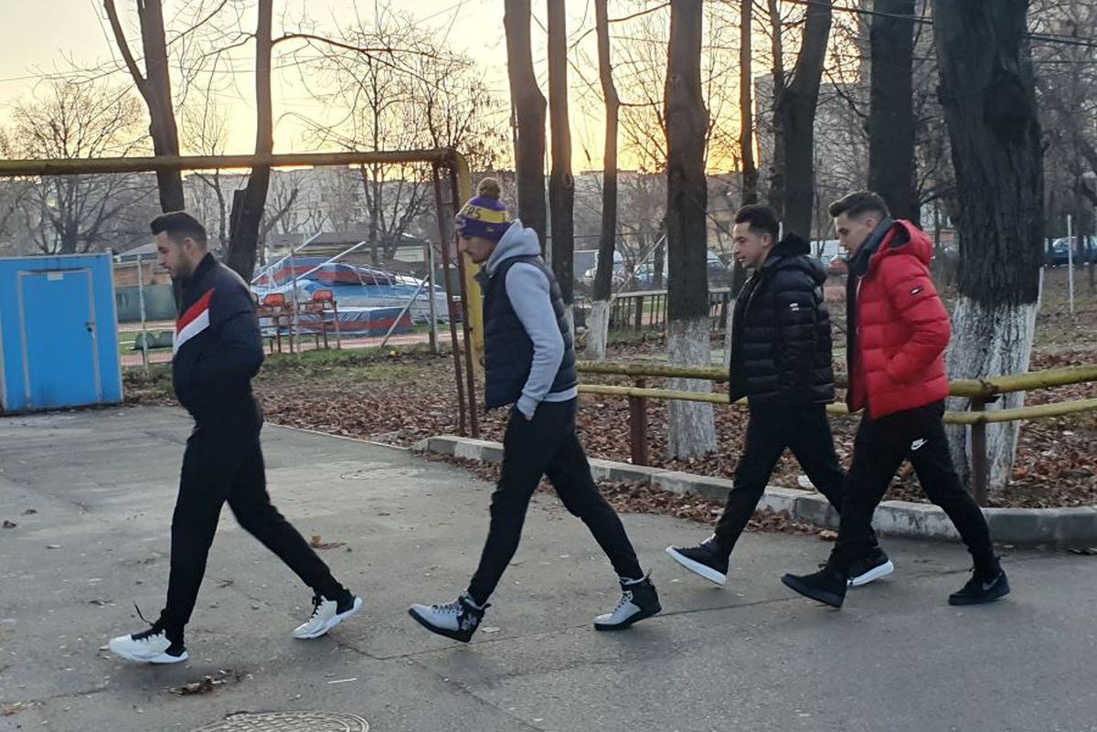 VIDEO + FOTO FCSB a făcut vizita medicală » 23 de jucători prezenţi + Darius Olaru, prezentat oficial