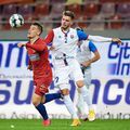Denis Haruț (centru, alb) ar putea lăsa FC Botoșani pentru FCSB