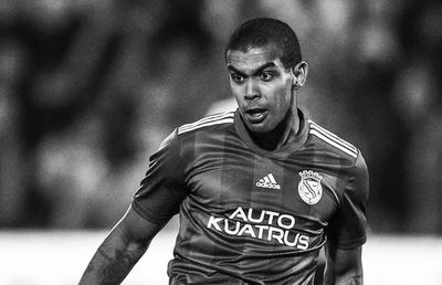 Tragedie în fotbal » Jucătorul care a făcut stop-cardiac pe teren a murit azi