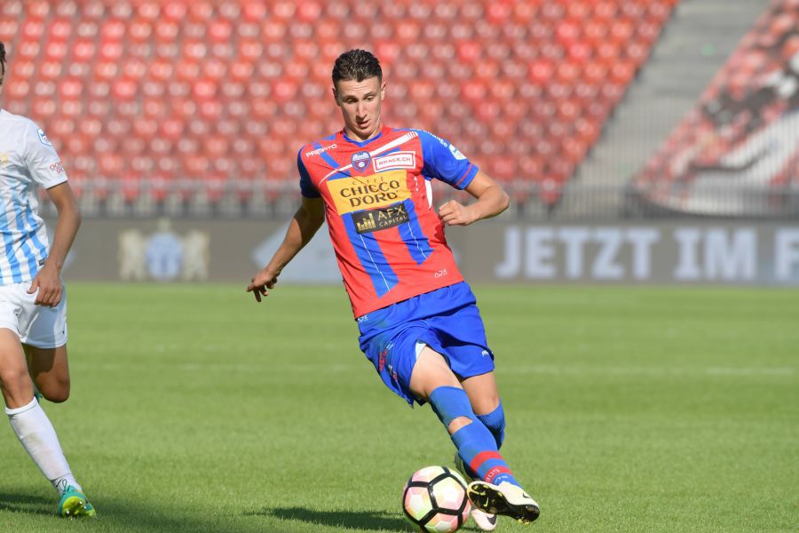 Andrea Padula în tricoul lui Chiasso (foto: Imago) EXCLUSIV Gazeta a descoperit la FC Basel jucătorul care poate rezolva problema naționalei! Mesaj pentru Rădoi și Federație: „Vreau să joc pentru România!”