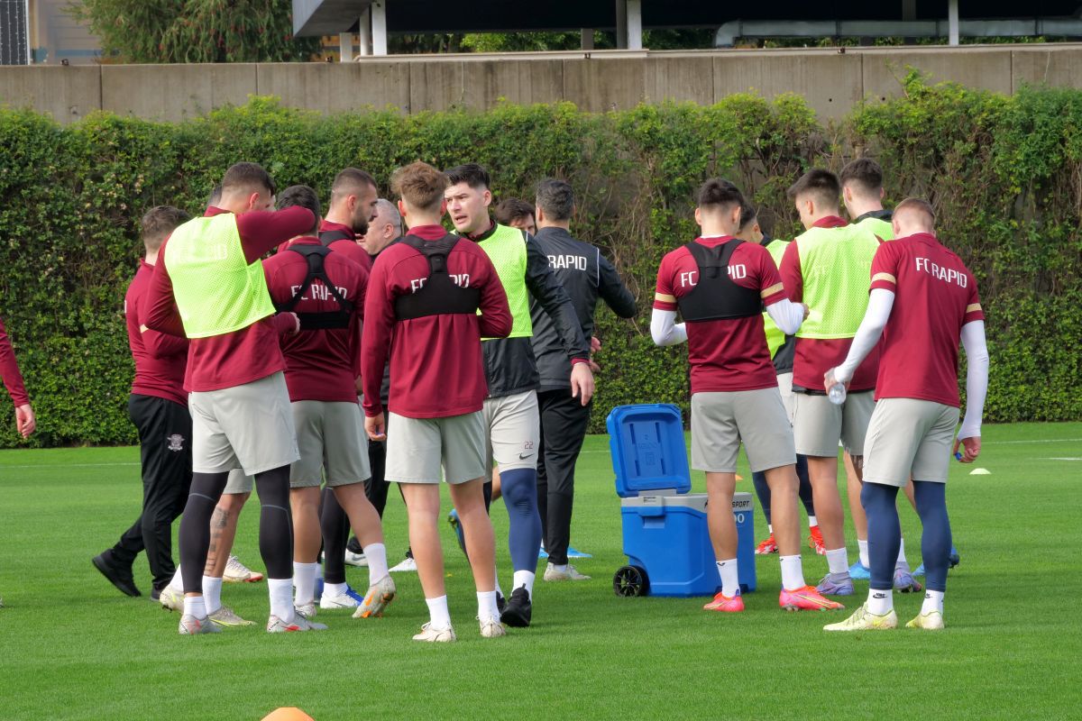 Primele imagini din cantonamentul Rapidului » Săpunaru, omul bun la toate, Moldovan și-a exasperat colegii + când e primul amical