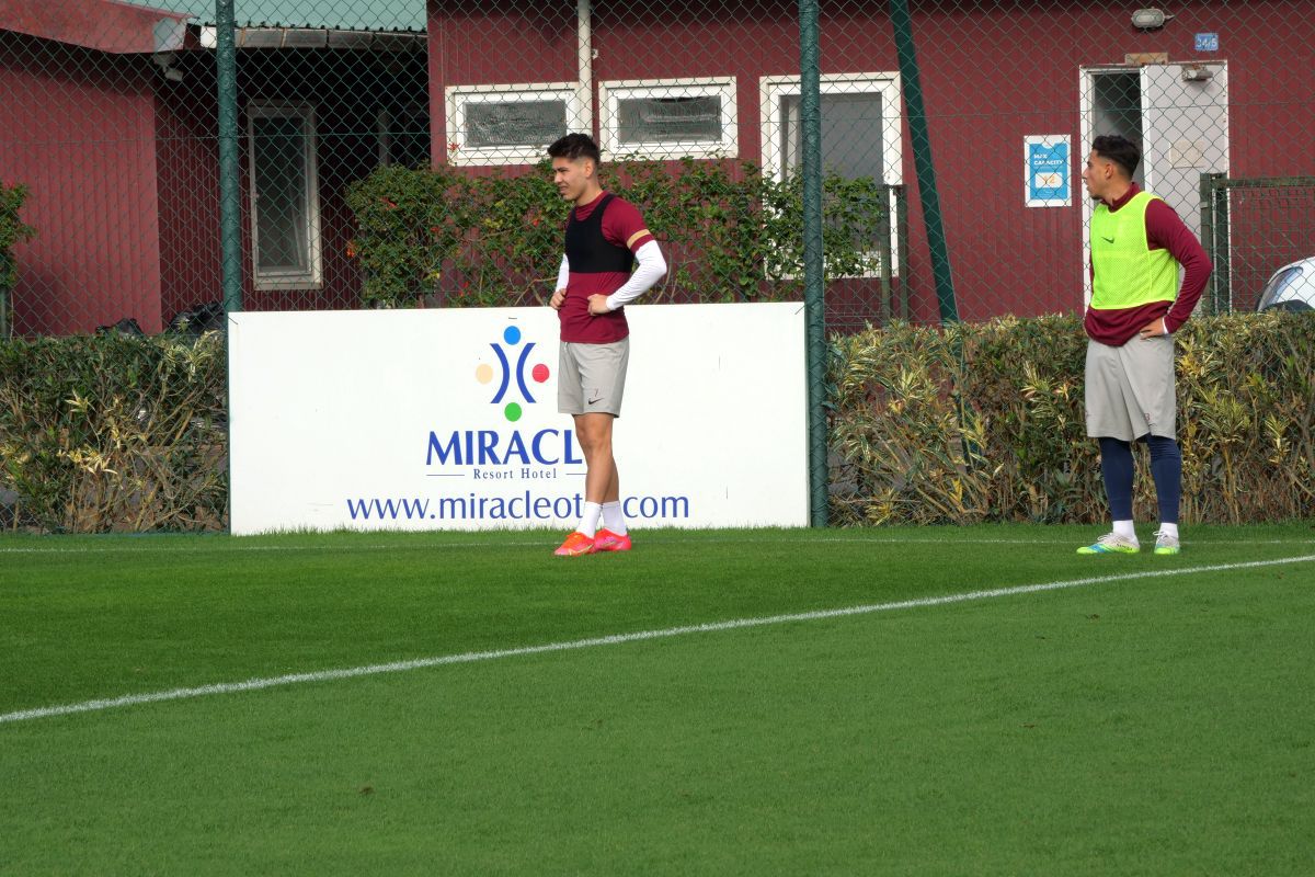 Primele imagini din cantonamentul Rapidului » Săpunaru, omul bun la toate, Moldovan și-a exasperat colegii + când e primul amical