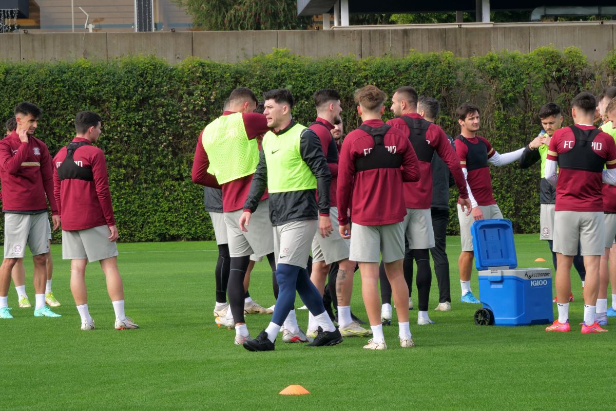 Primele imagini din cantonamentul Rapidului » Săpunaru, omul bun la toate, Moldovan și-a exasperat colegii + când e primul amical