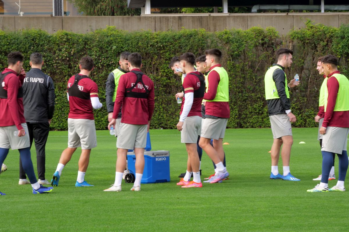 Primele imagini din cantonamentul Rapidului » Săpunaru, omul bun la toate, Moldovan și-a exasperat colegii + când e primul amical