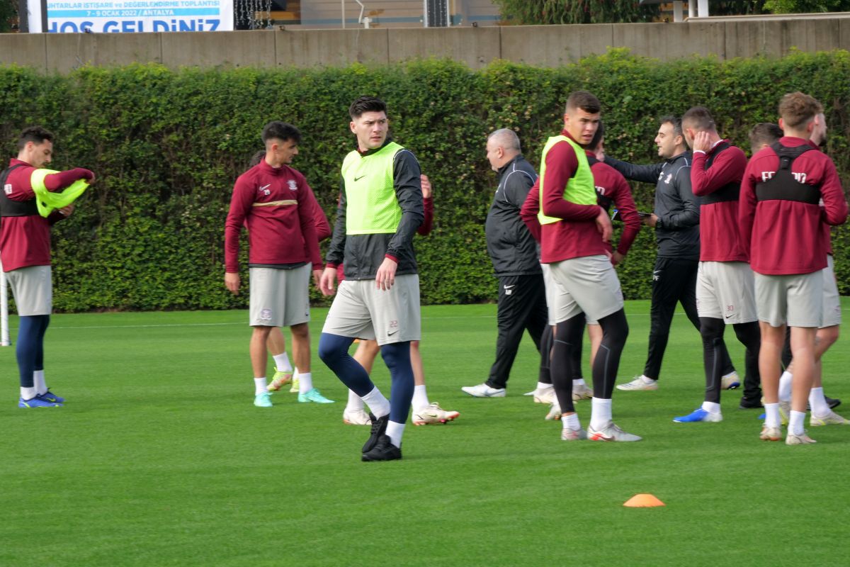 Primele imagini din cantonamentul Rapidului » Săpunaru, omul bun la toate, Moldovan și-a exasperat colegii + când e primul amical