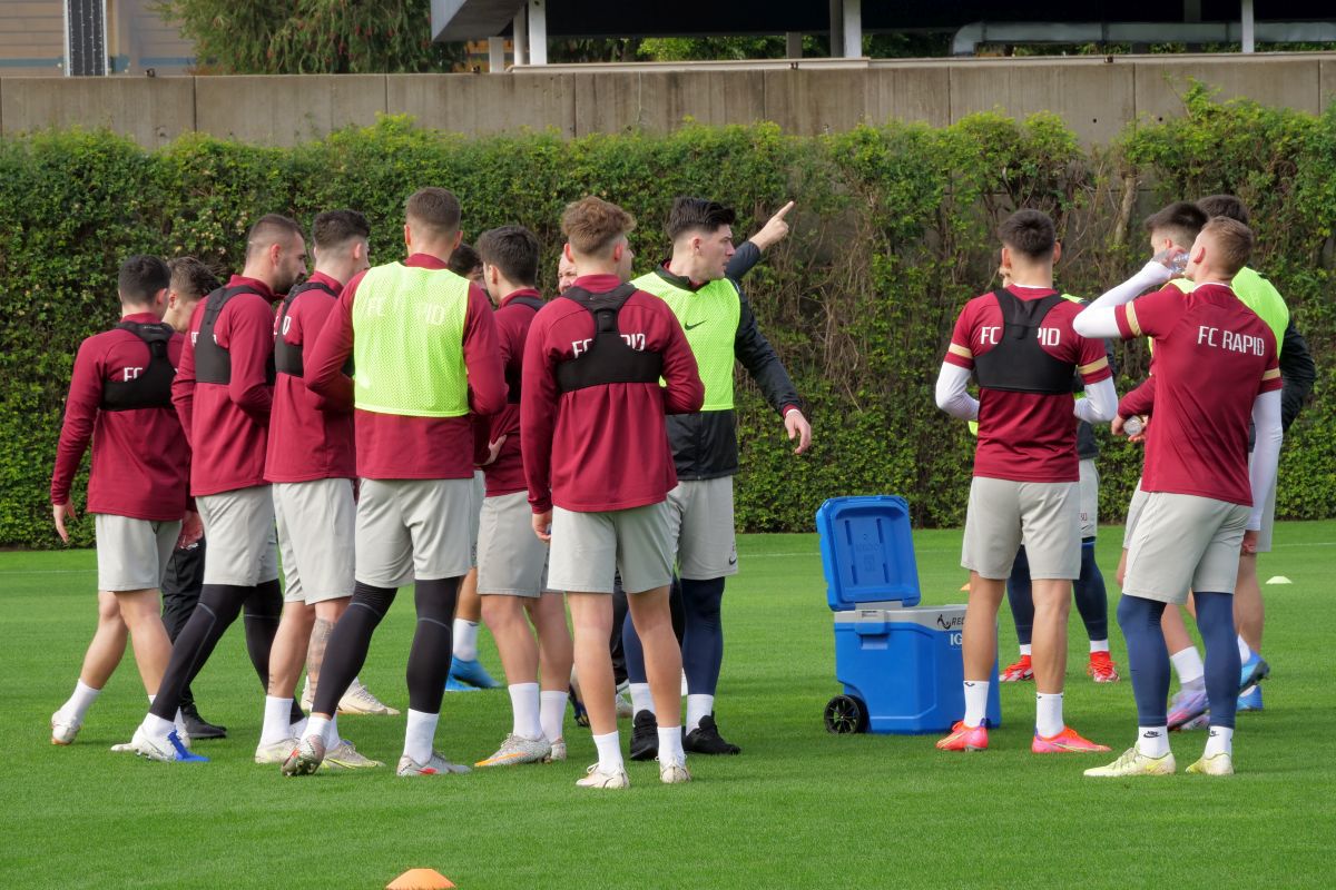 Primele imagini din cantonamentul Rapidului » Săpunaru, omul bun la toate, Moldovan și-a exasperat colegii + când e primul amical