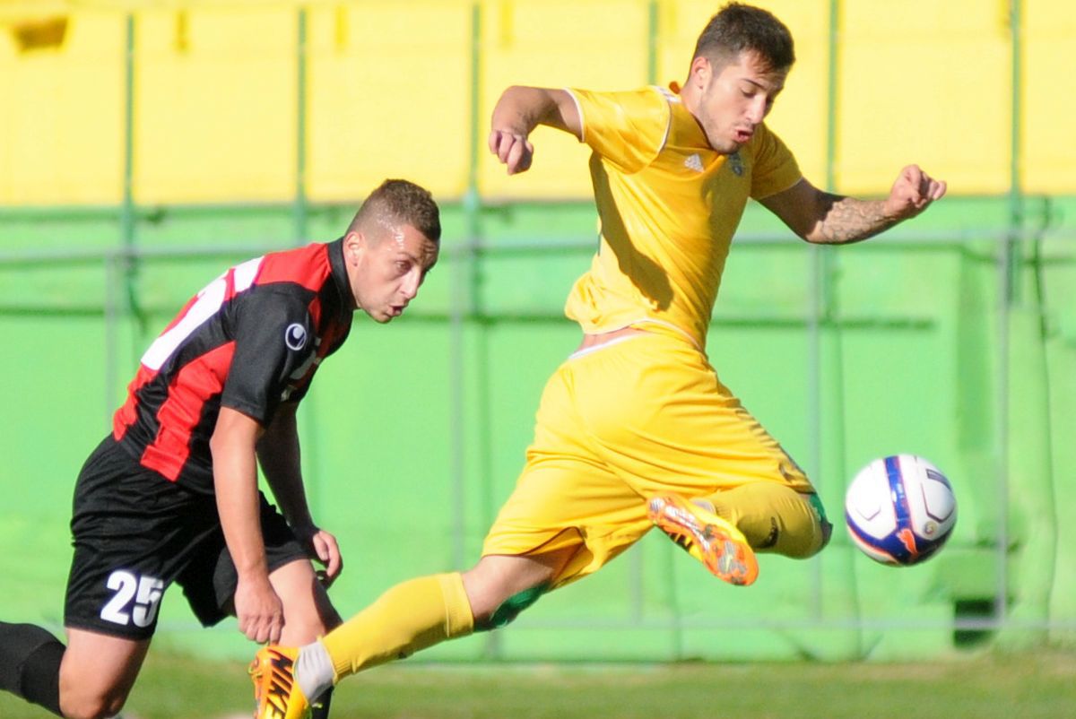 „E un vis urât prin ce trec de câțiva ani” » În 2013, intra în locul lui Sânmărtean, acum joacă la Liga 3: „Fotbalul de la noi e mai mult pe pile și relații, mulți mi-au făcut rău”