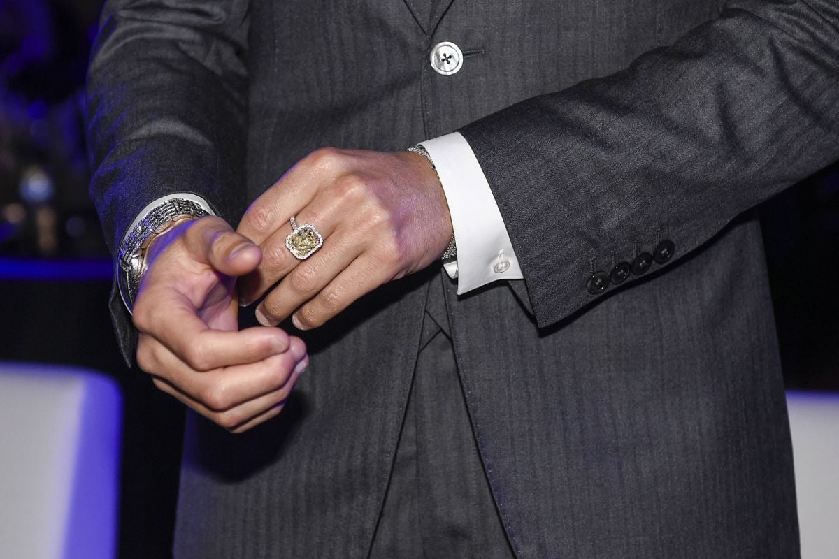 Accesoriul preferat al lui Cristiano Ronaldo » Poartă un inel de logodnă care costă o avere!