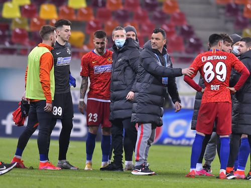 Mihai Stoica (57 de ani) așteaptă revenirea lui Ovidiu Popescu (28 de ani) în lotul celor de la FCSB.  / FOTO: Imago
