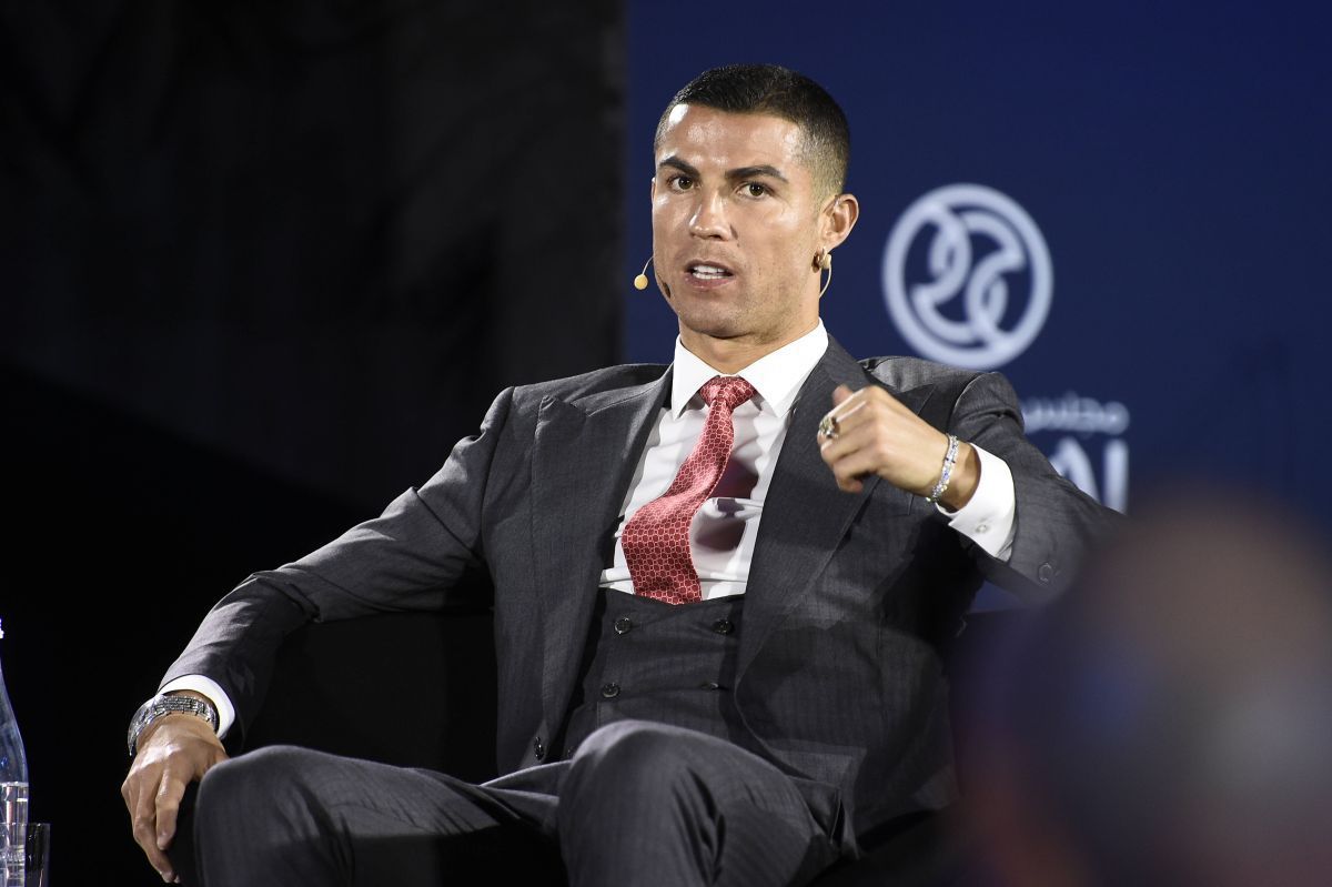 Accesoriul preferat al lui Cristiano Ronaldo » Poartă un inel de logodnă care costă o avere!
