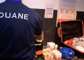 Un internațional, prins cu 100 kg de cocaină în bagaj pe aeroportul Charles de Gaulle