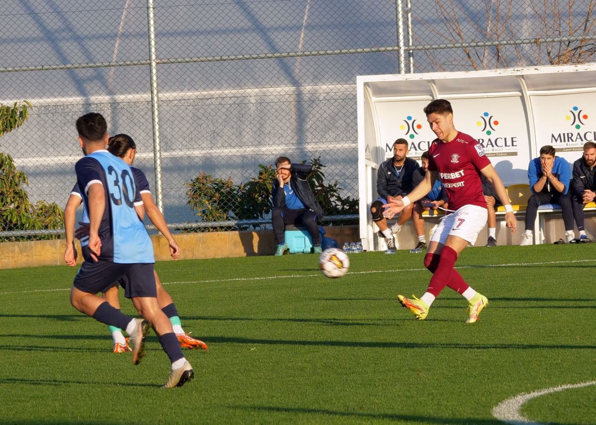 Rapidul lui Mutu, chinuit de o echipă din liga a treia » Emmers i-a salvat pe giuleșteni de un rezultat rușinos