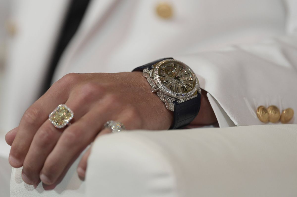 Accesoriul preferat al lui Cristiano Ronaldo » Poartă un inel de logodnă care costă o avere!