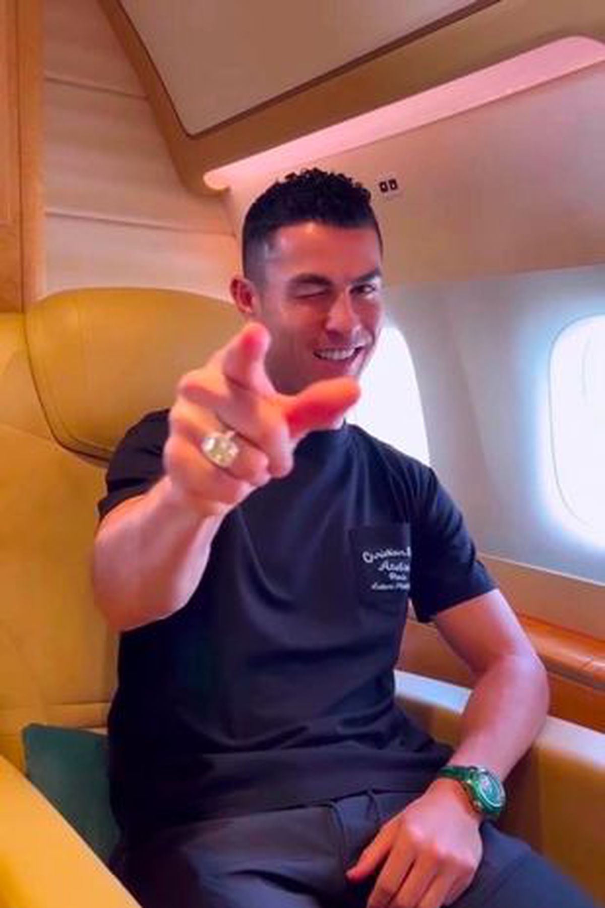 Accesoriul preferat al lui Cristiano Ronaldo » Poartă un inel de logodnă care costă o avere!