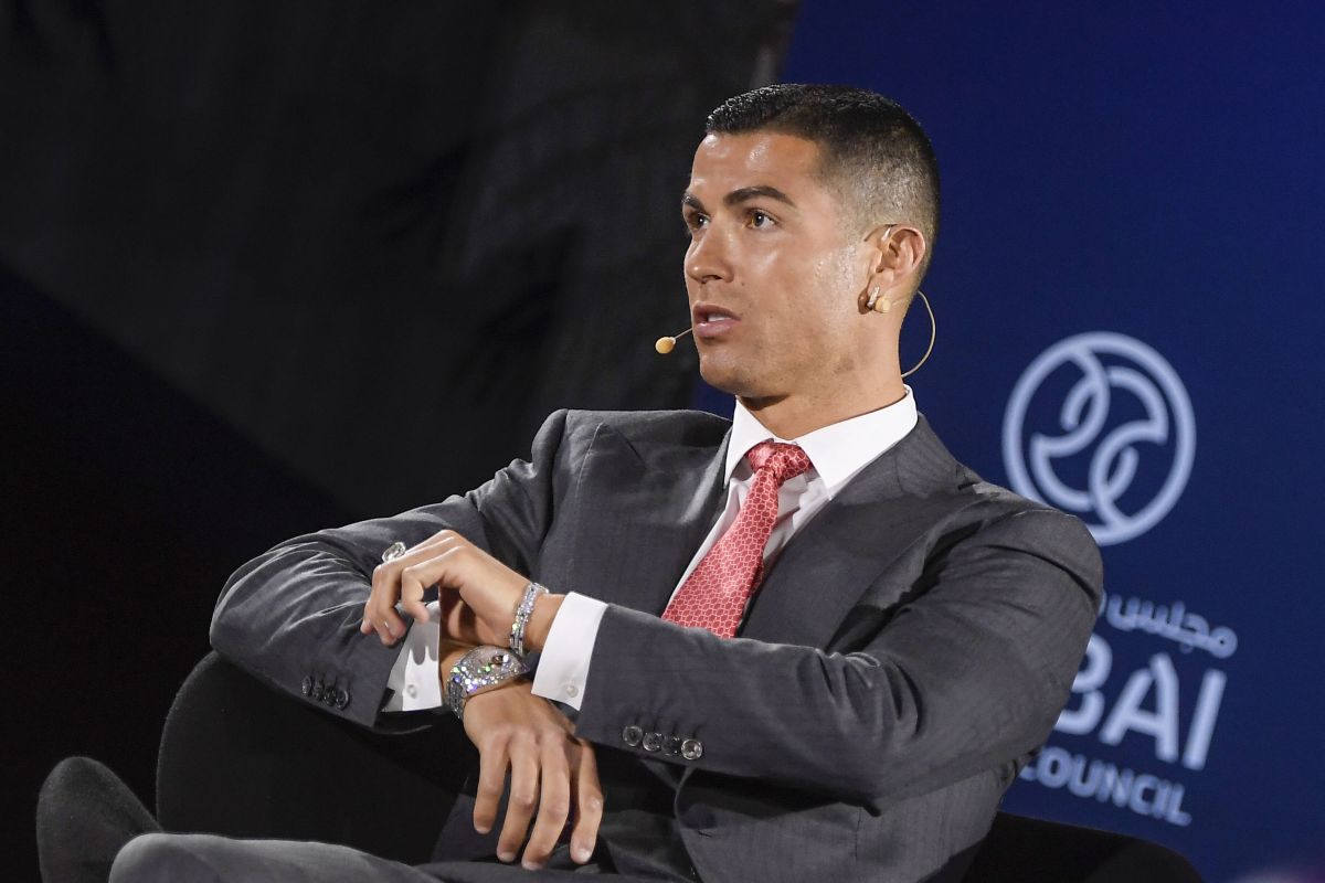 Accesoriul preferat al lui Cristiano Ronaldo » Poartă un inel de logodnă care costă o avere!