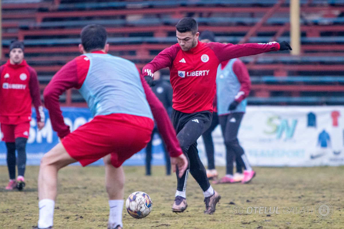 Dorinel Munteanu a făcut spectacol la antrenamentul Oțelului » Antrenorul n-a mai rezistat și s-a băgat la joc