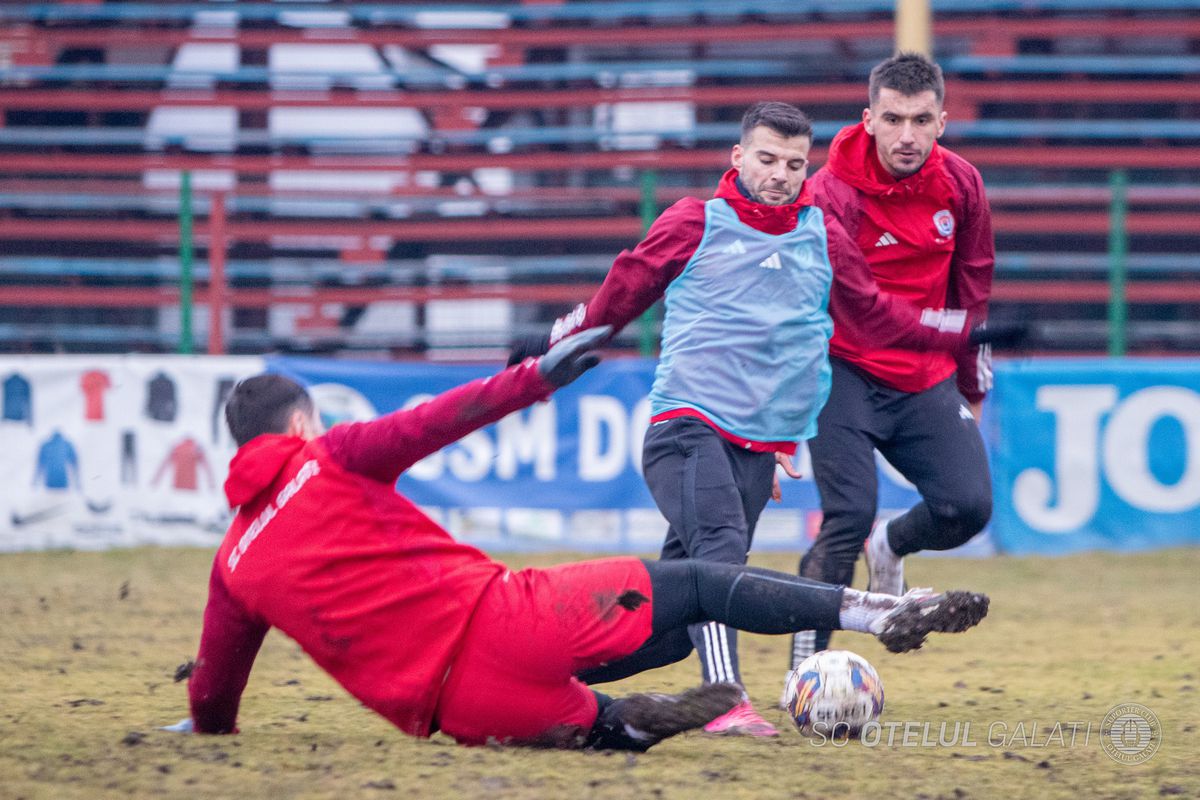 Dorinel Munteanu a făcut spectacol la antrenamentul Oțelului » Antrenorul n-a mai rezistat și s-a băgat la joc