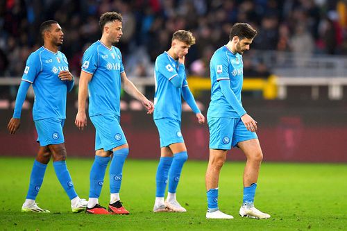 Jucătorii lui Napoli, dezamăgiți după 0-3 cu Torino // foto: Guliver/gettyimages