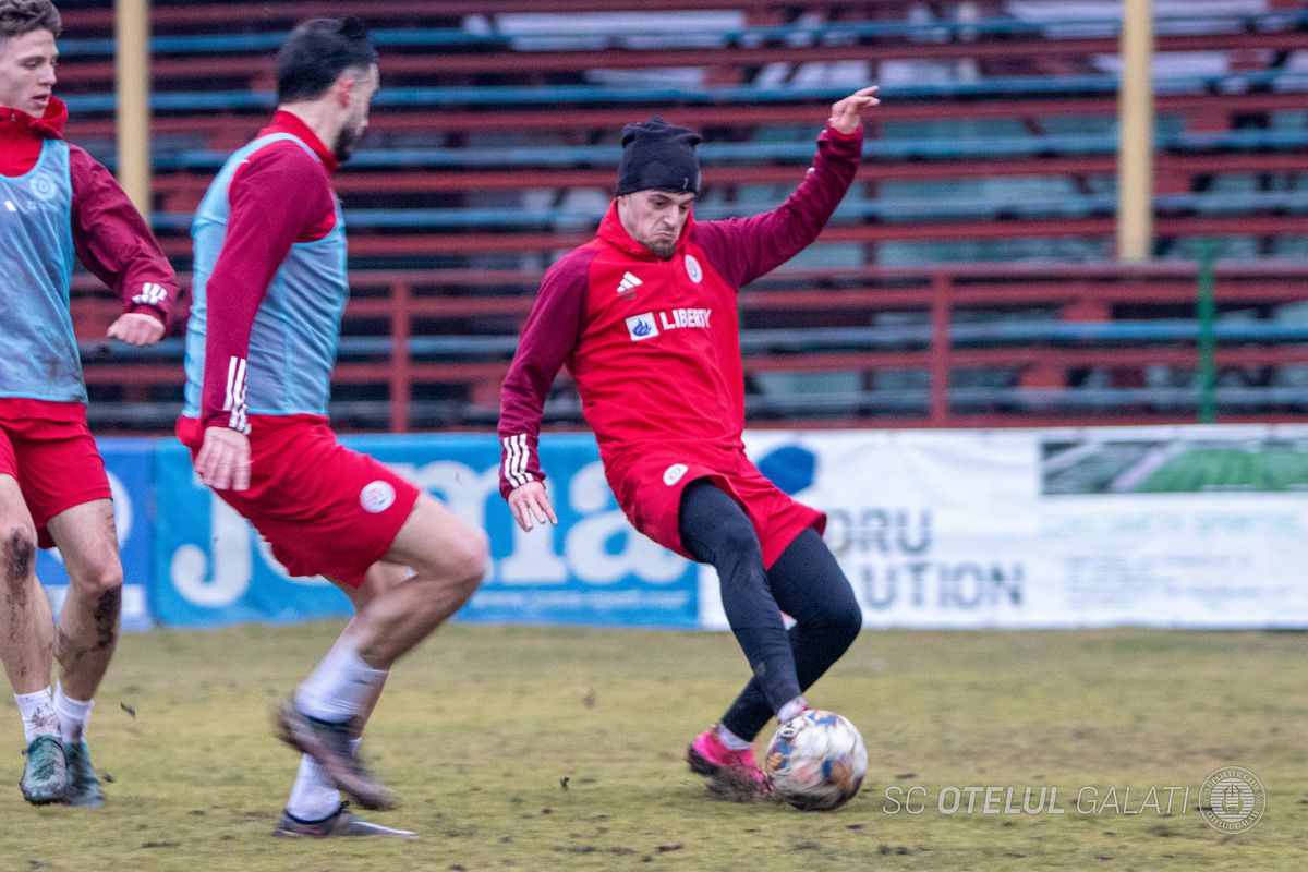 Dorinel Munteanu a făcut spectacol la antrenamentul Oțelului » Antrenorul n-a mai rezistat și s-a băgat la joc