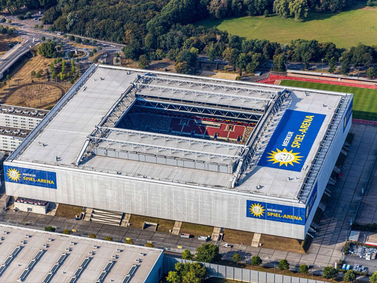 Merkur Spiel-Arena din Düsseldorf, stadionul de fotbal care va găzdui meciuri la Campionatul European de handbal masculin