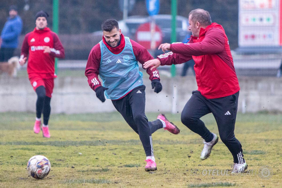 Dorinel Munteanu a făcut spectacol la antrenamentul Oțelului » Antrenorul n-a mai rezistat și s-a băgat la joc
