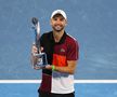 Grigor Dimitrov cu un zâmbet asortat la trofeul cucerit FOTO Guliver/GettyImages