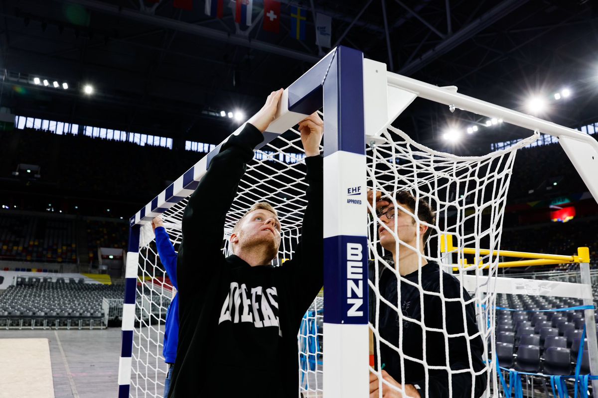 Merkur Spiel-Arena din Düsseldorf, stadionul de fotbal care va găzdui meciuri la Campionatul European de handbal masculin