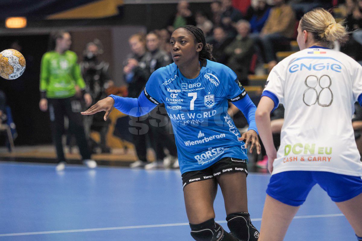 Imagini curioase la Polivalentă » Două jucătoare au trăit o experiență umilitoare astăzi, în CSM București - Buducnost