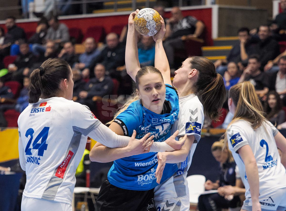 Imagini curioase la Polivalentă » Două jucătoare au trăit o experiență umilitoare astăzi, în CSM București - Buducnost