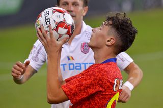 Incredibila cădere a jucătorului căruia Gigi Becali i-a pus cea mai mare clauză » La 21 de ani, puștiul-minune crescut de FCSB a rămas iar fără contract + Cum explică situația în care a ajuns