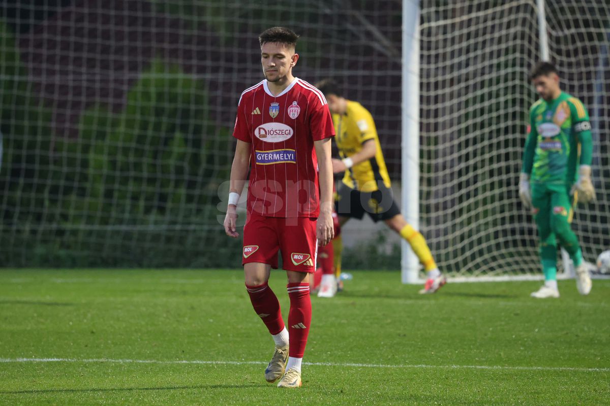 A jucat sub ochii lui Lucescu și surprinde: „Nu mă gândesc la națională” » Ironie către un coleg: „El așteaptă, dar nu știe că nea Mircea a plecat”