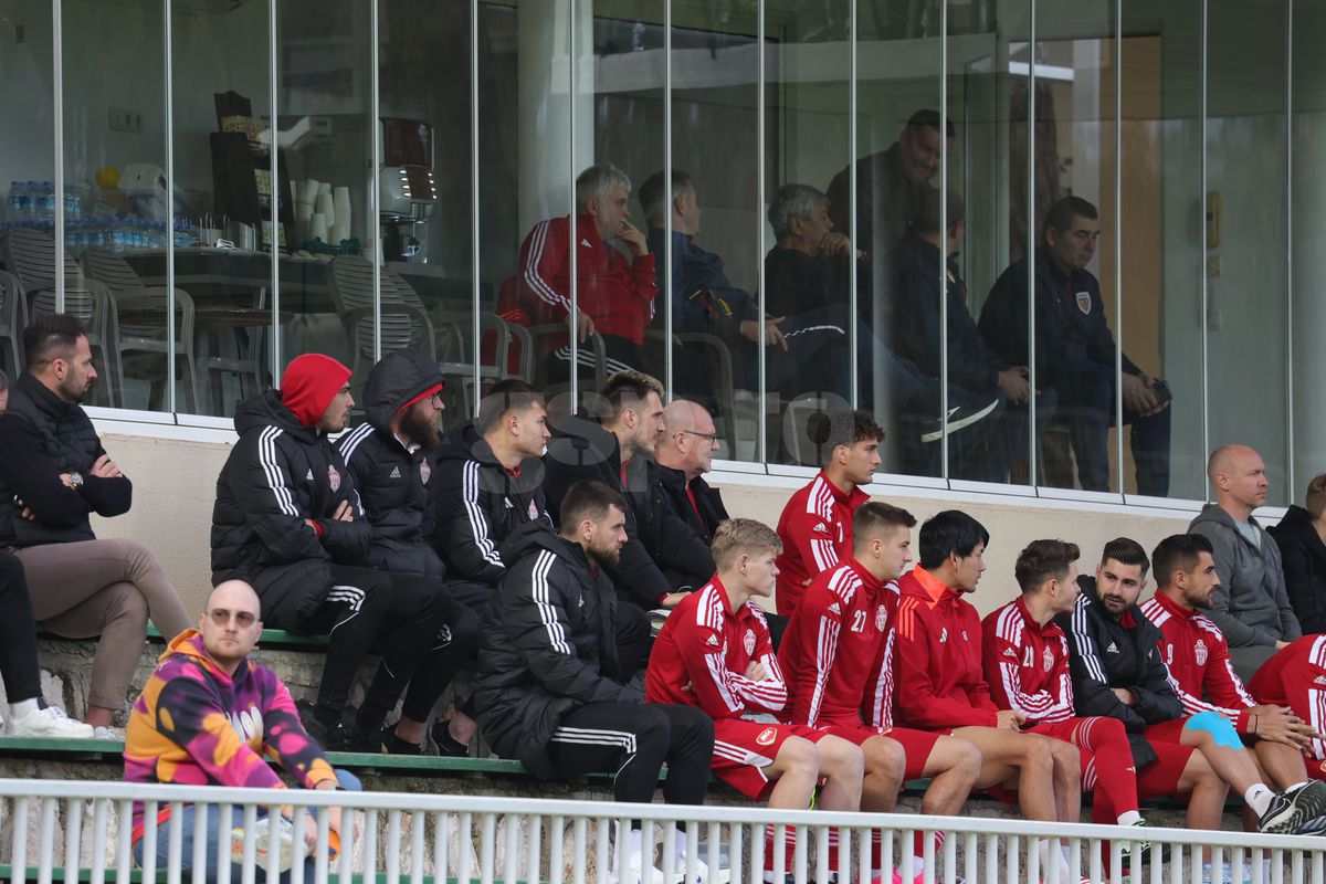 A jucat sub ochii lui Lucescu și surprinde: „Nu mă gândesc la națională” » Ironie către un coleg: „El așteaptă, dar nu știe că nea Mircea a plecat”