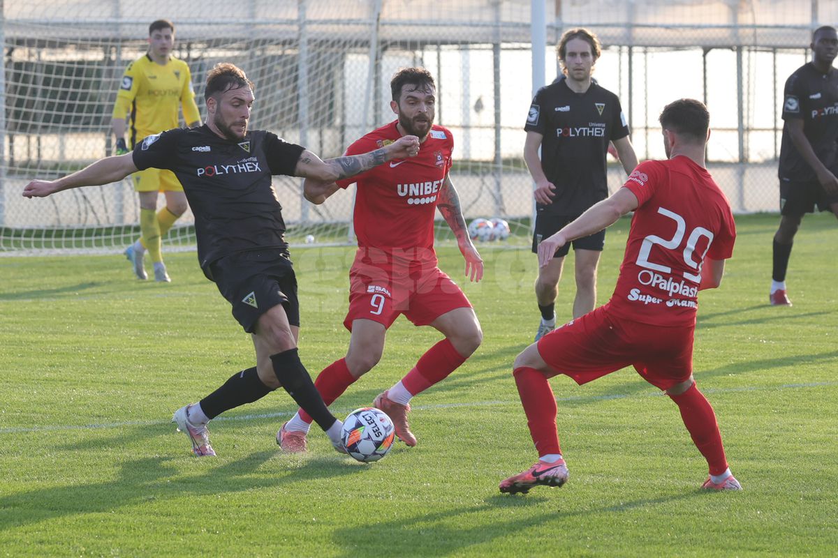 Hermannstadt, victorie sub ochii lui Mircea Lucescu » Selecționerul s-a pozat cu fanii turci