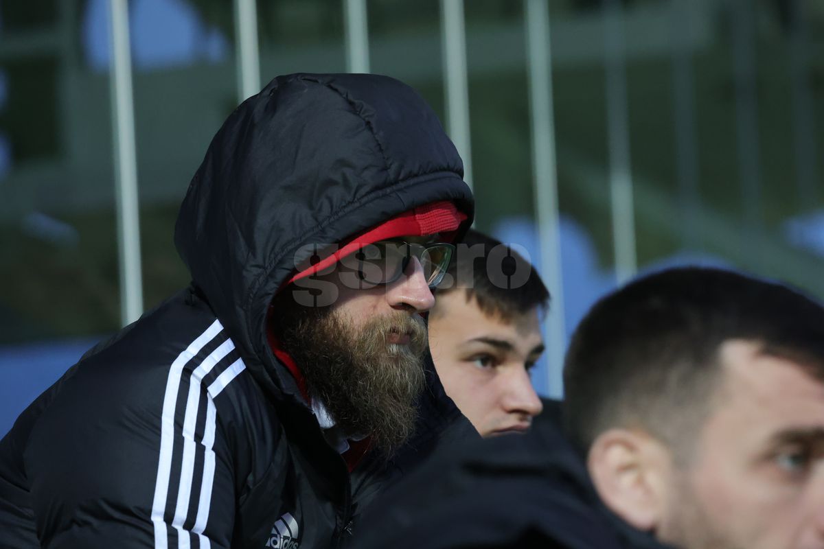 A jucat sub ochii lui Lucescu și surprinde: „Nu mă gândesc la națională” » Ironie către un coleg: „El așteaptă, dar nu știe că nea Mircea a plecat”