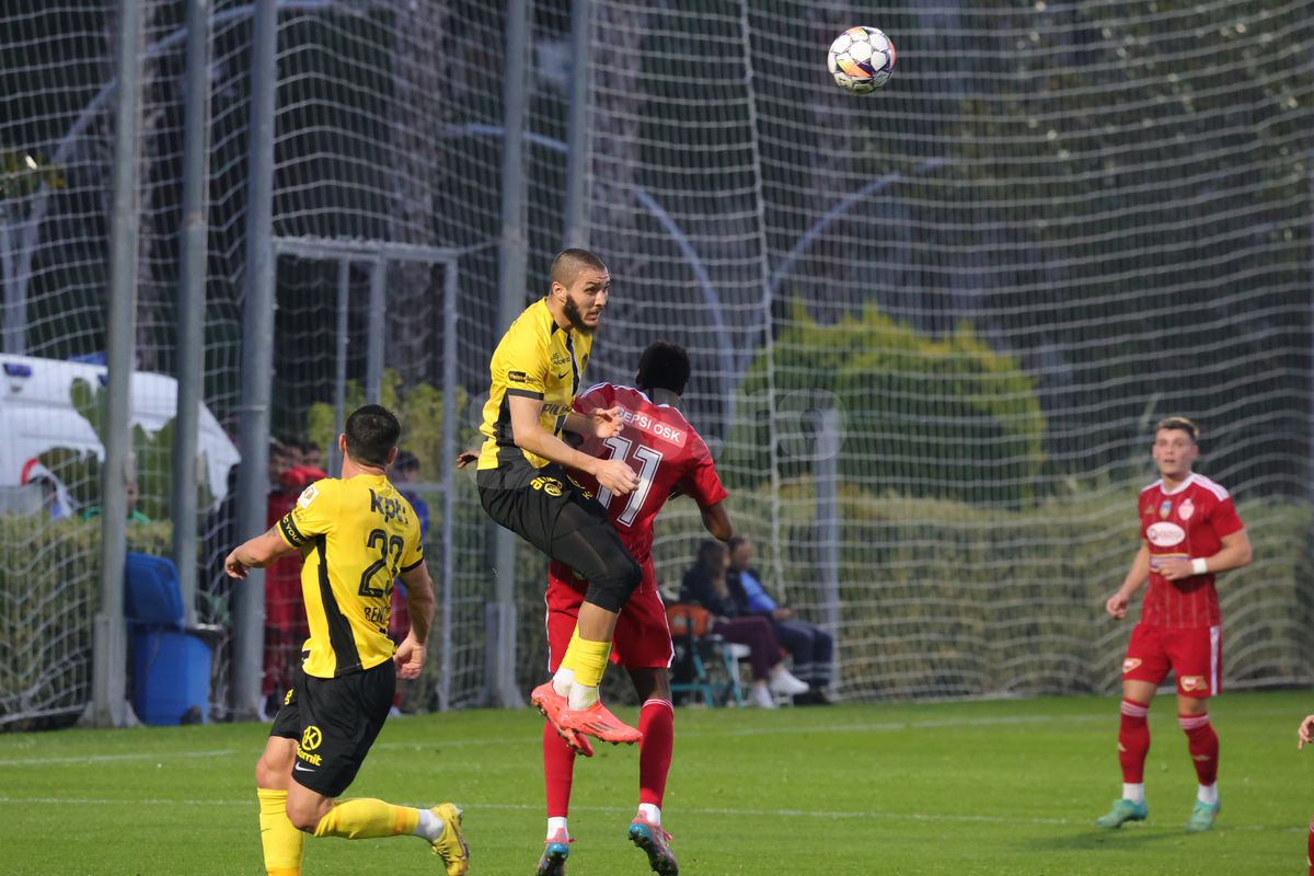 A jucat sub ochii lui Lucescu și surprinde: „Nu mă gândesc la națională” » Ironie către un coleg: „El așteaptă, dar nu știe că nea Mircea a plecat”