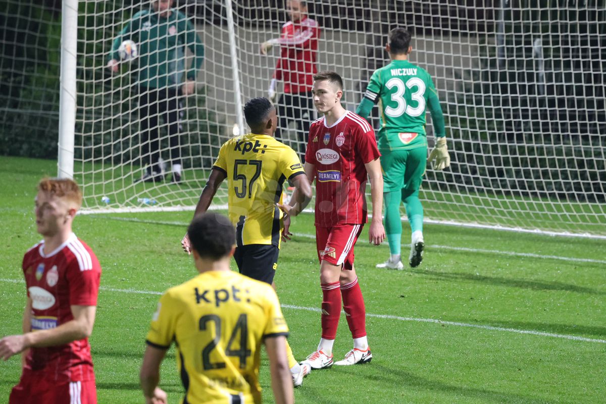 A jucat sub ochii lui Lucescu și surprinde: „Nu mă gândesc la națională” » Ironie către un coleg: „El așteaptă, dar nu știe că nea Mircea a plecat”