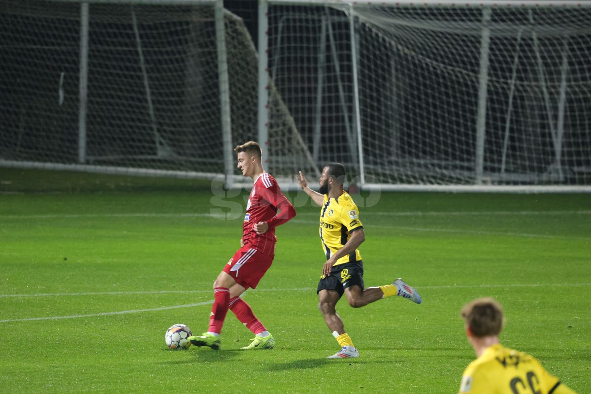 A jucat sub ochii lui Lucescu și surprinde: „Nu mă gândesc la națională” » Ironie către un coleg: „El așteaptă, dar nu știe că nea Mircea a plecat”