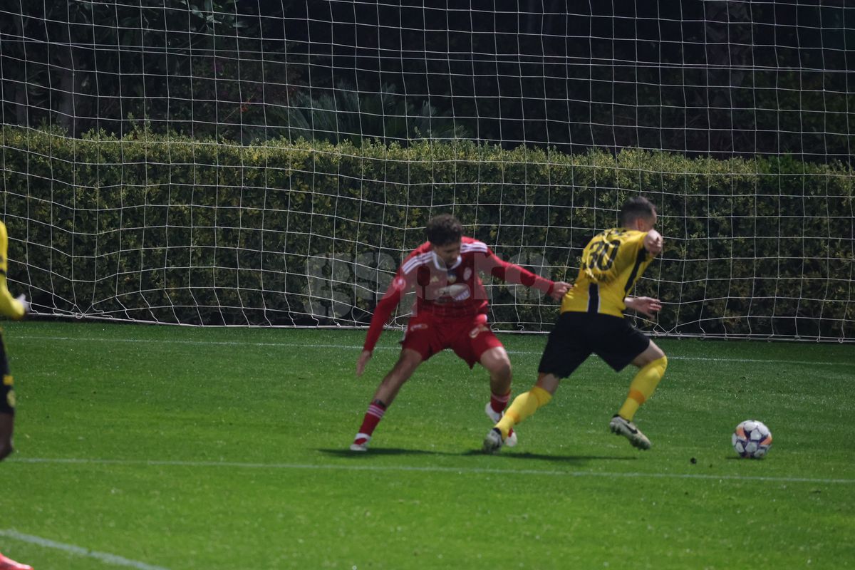 A jucat sub ochii lui Lucescu și surprinde: „Nu mă gândesc la națională” » Ironie către un coleg: „El așteaptă, dar nu știe că nea Mircea a plecat”