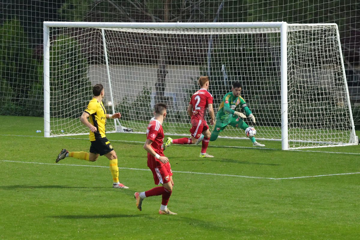 A jucat sub ochii lui Lucescu și surprinde: „Nu mă gândesc la națională” » Ironie către un coleg: „El așteaptă, dar nu știe că nea Mircea a plecat”