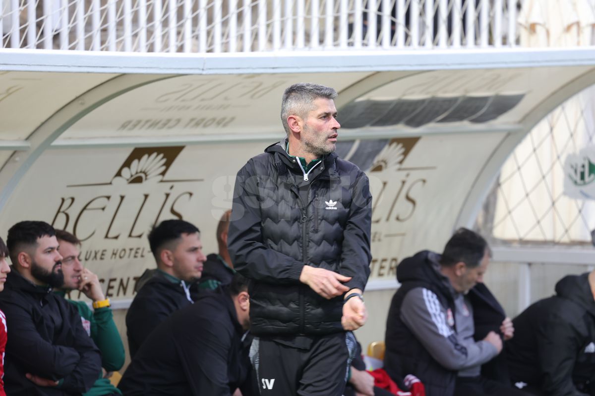 A jucat sub ochii lui Lucescu și surprinde: „Nu mă gândesc la națională” » Ironie către un coleg: „El așteaptă, dar nu știe că nea Mircea a plecat”