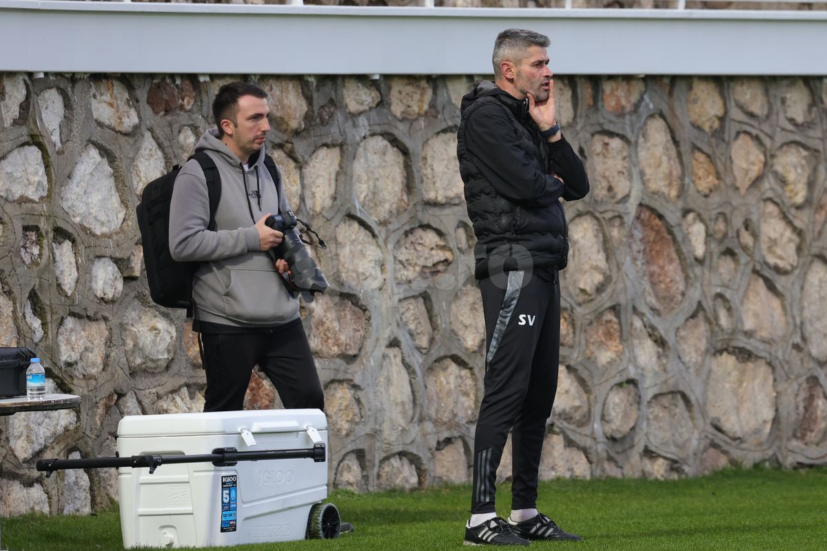 A jucat sub ochii lui Lucescu și surprinde: „Nu mă gândesc la națională” » Ironie către un coleg: „El așteaptă, dar nu știe că nea Mircea a plecat”