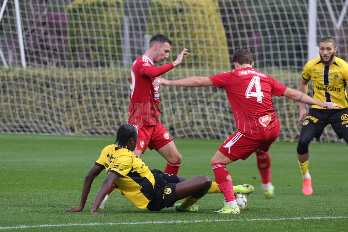 A jucat sub ochii lui Lucescu și surprinde: „Nu mă gândesc la națională” » Ironie către un coleg: „El așteaptă, dar nu știe că nea Mircea a plecat”