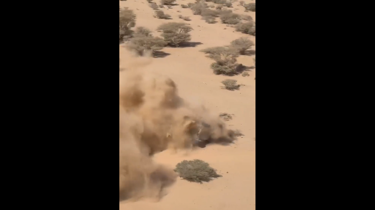 A făcut Dacia praf » Sebastian Loeb s-a răsturnat în Raliul Dakar cu mașina producătorului din România