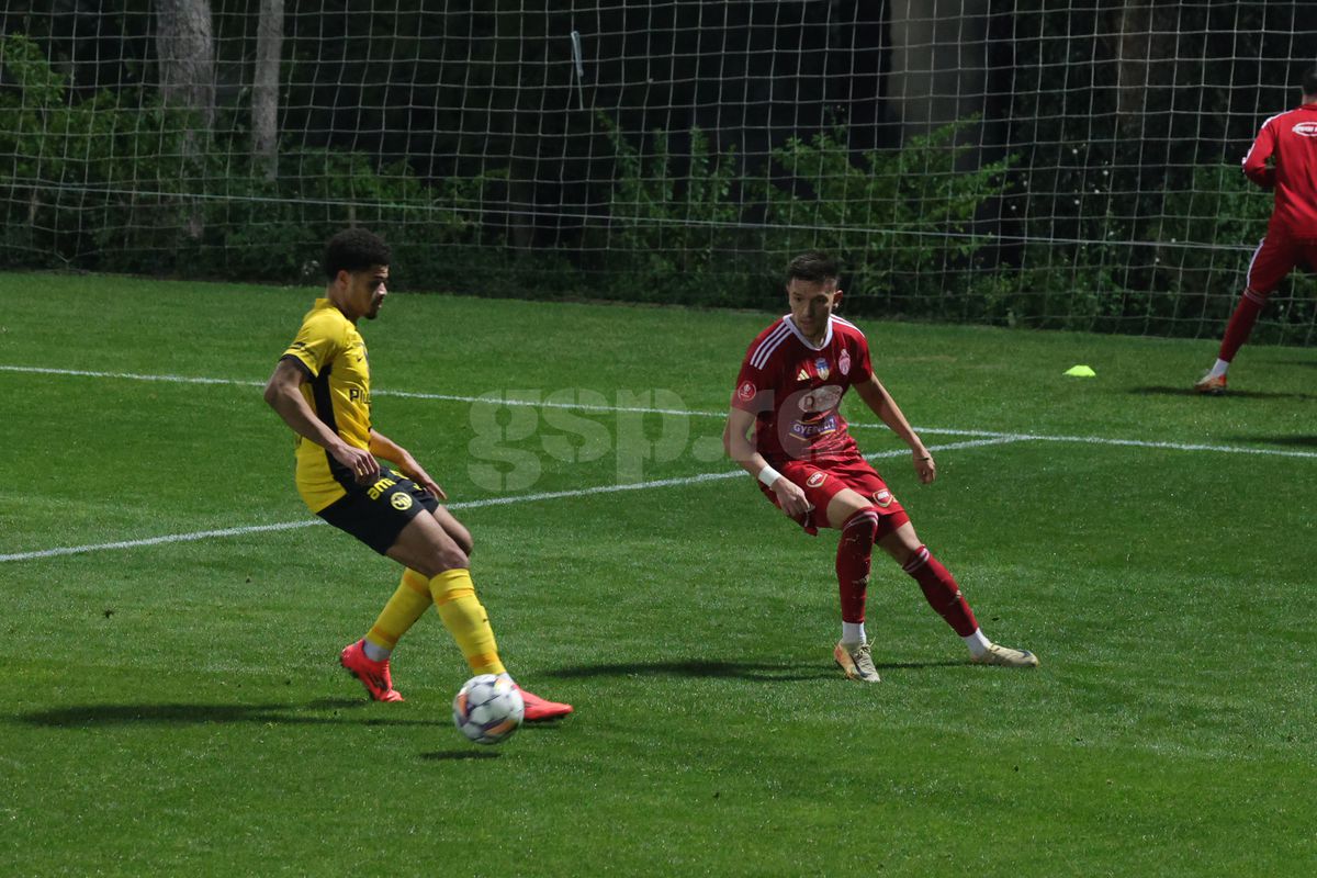 A jucat sub ochii lui Lucescu și surprinde: „Nu mă gândesc la națională” » Ironie către un coleg: „El așteaptă, dar nu știe că nea Mircea a plecat”