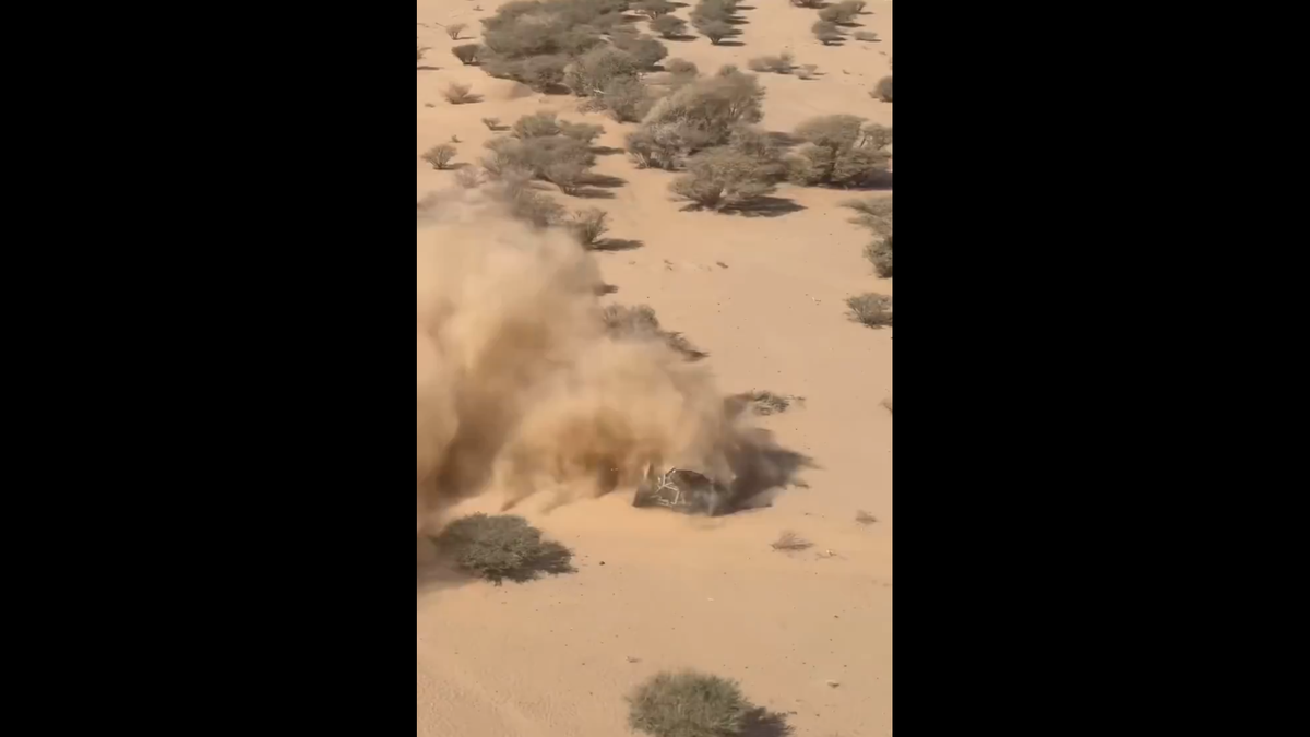 A făcut Dacia praf » Sebastian Loeb s-a răsturnat în Raliul Dakar cu mașina producătorului din România