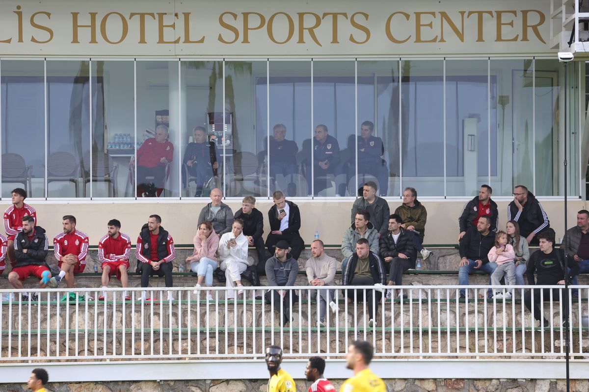 A jucat sub ochii lui Lucescu și surprinde: „Nu mă gândesc la națională” » Ironie către un coleg: „El așteaptă, dar nu știe că nea Mircea a plecat”