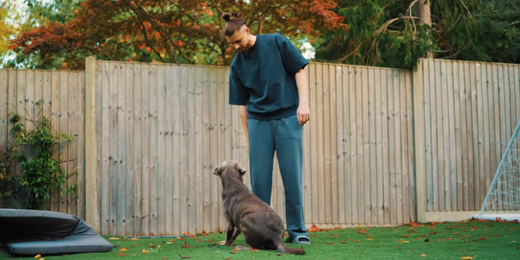 Radu Drăgușin a deschis ușile casei sale / foto: YouTube Tottenham Hotspur